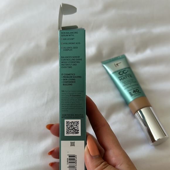 IT Cosmetics CC+ Cream Natural Matte Foundation with SPF 40- Medium Tan - Picture 9 of 9